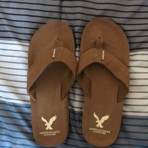 Men’s American Eagle flip flops